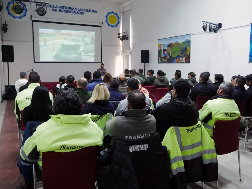 Balcarce: Capacitan a personal de tránsito y seguridad en Seguridad Vial y Licencias de Conducir