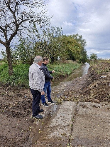 Lincoln: Serenal recorrió los trabajos de limpieza de canales y las obras en la Escuela Primaria N°24