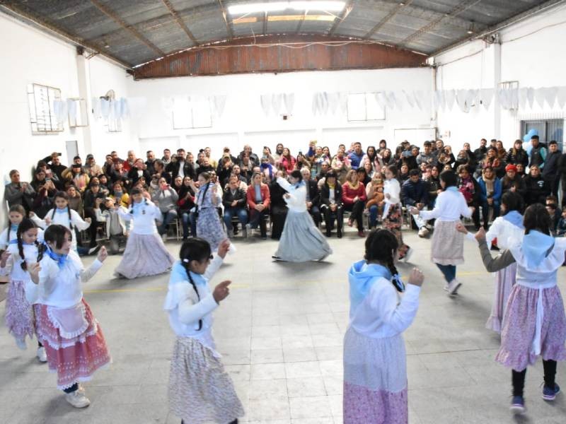 Berisso: Cagliardi participó del acto por el 215° aniversario de la Revolución de Mayo 