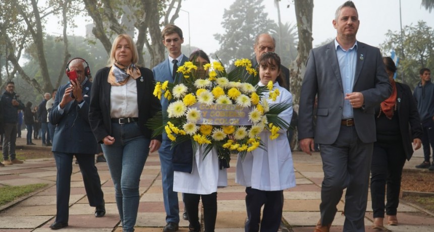 Colón (ER): La Municipalidad celebró el 215° aniversario de la Revolución de Mayo con un emotivo acto y desfile