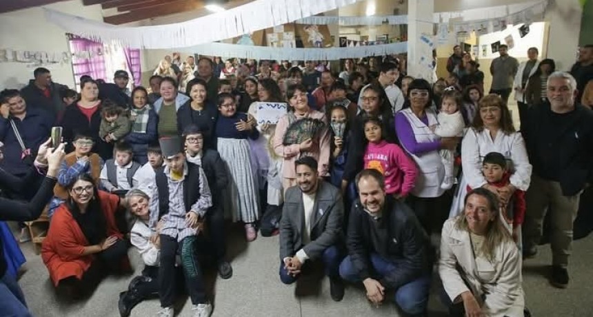 Quilmes: Mendoza participó de la entrega de equipamiento a la EEE N° 506 