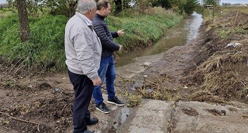 Lincoln: Serenal recorrió los trabajos de limpieza de canales y las obras en la Escuela Primaria N°24