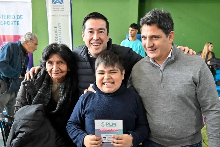 Malvinas Argentinas: Nardini y Marinucci entregaron 350 pases libres multimodales 