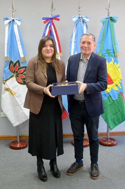 E. Echeverr&iacute;a: Gray se reuni&oacute; con la C&oacute;nsul General de Chile en Buenos Aires 