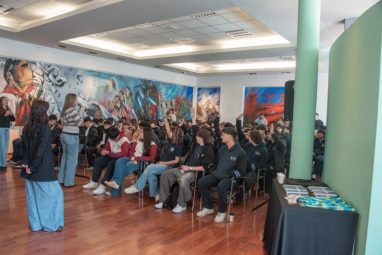 Ituzaing&oacute;: El Municipio brinda herramientas para la inserci&oacute;n laboral de j&oacute;venes estudiantes 