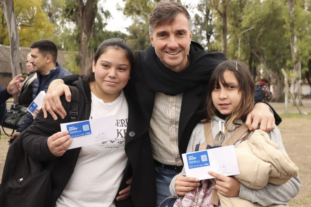 Mor&oacute;n: El Municipio lanz&oacute; la &ldquo;Tarjeta Joven&rdquo; para impulsar el consumo local