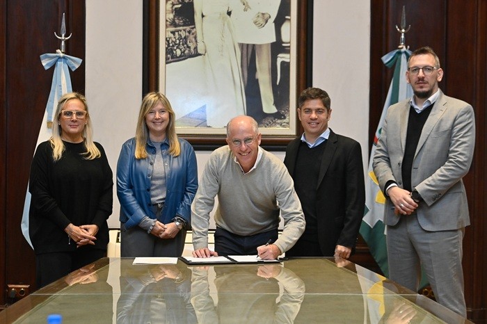 Kicillof y Cuattromo firmaron convenios con municipios para la compra de bienes de capital