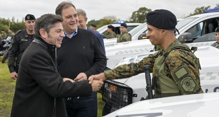 Kicillof inaugur&oacute; dos bases policiales y entreg&oacute; patrulleros para fortalecer la seguridad en Almirante Brown