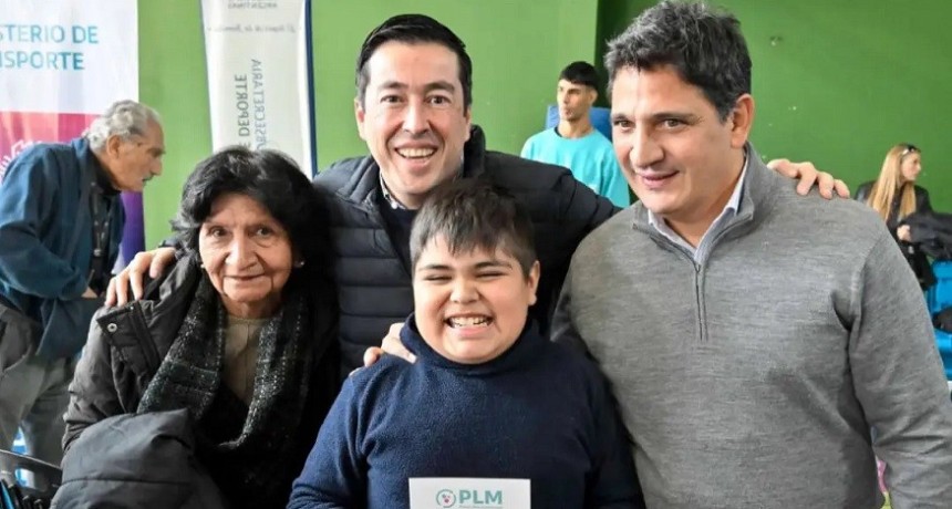 Malvinas Argentinas: Nardini y Marinucci entregaron 350 pases libres multimodales 
