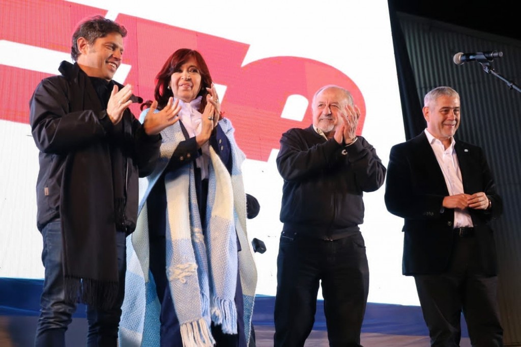 Avellaneda: Cristina Fernández de Kirchner encabezó el acto multitudinario con delegados de la CTA por el Día de la Bandera 