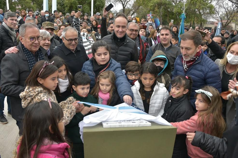 Ituzaingó: El Intendente Descalzo inauguró la puesta en valor de la Plaza Fuerza Aérea 