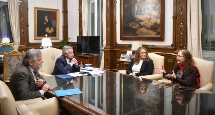 El Presidente recibió a dos científicas argentinas que serán premiadas en Francia por L´Oréal-UNESCO