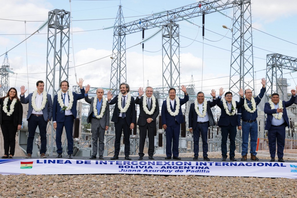 Fernández y Arce inauguraron un electroducto que permitirá mejorar el abastecimiento de energía eléctrica