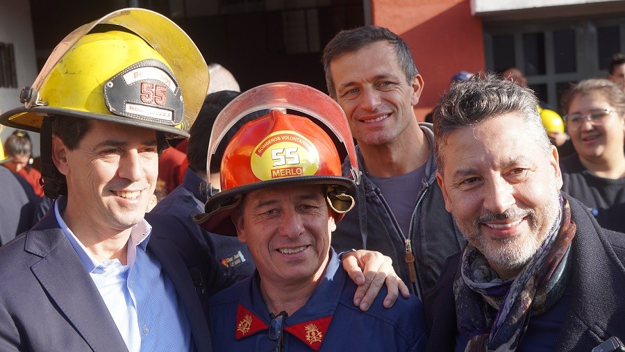 Merlo: Wado De Pedro y Menéndez celebraron el Día del Bombero Voluntario en el distrito 