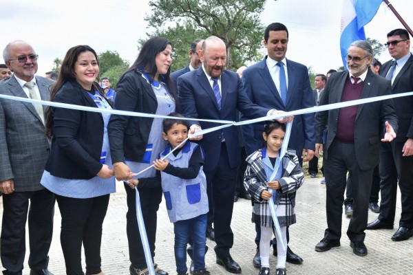 Formosa: Insfrán inauguró dos escuelas en Colonia San Juan, llegando a las 1475 obras educativas habilitadas en su gestión