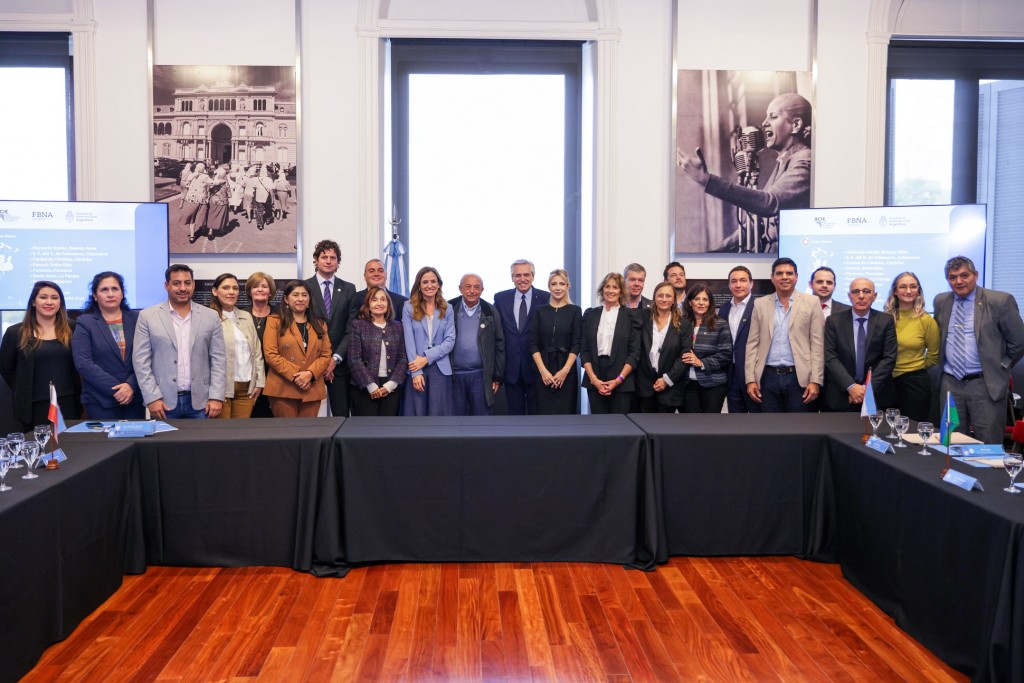 El Gobierno Nacional anunció la creación de 24 espacios de contención social, sanitaria y educativa en todo el país