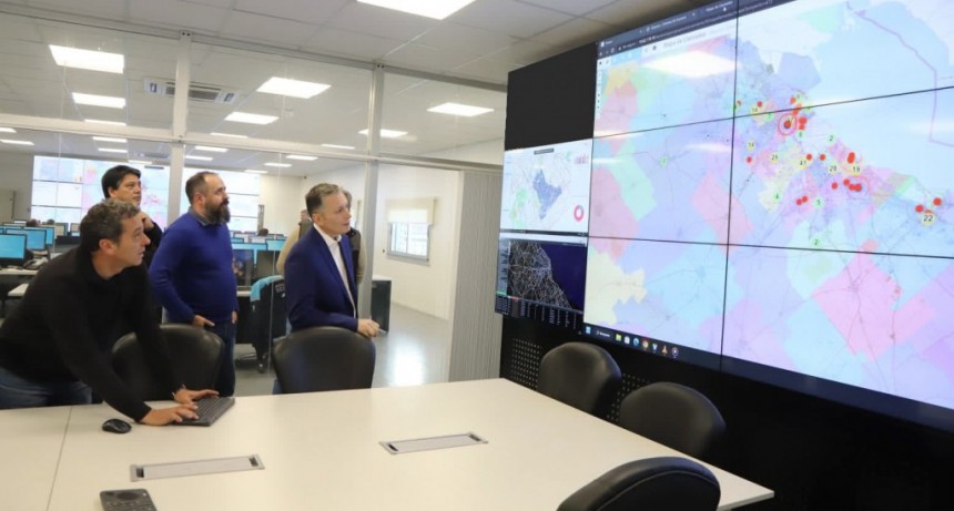 E. Echeverría: Gray firmó un convenio con el Ministro de Seguridad para implementar la aplicación Alerta 911 