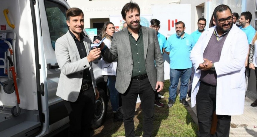Morón: Ghi y Kreplak entregaron una nueva ambulancia al SAME