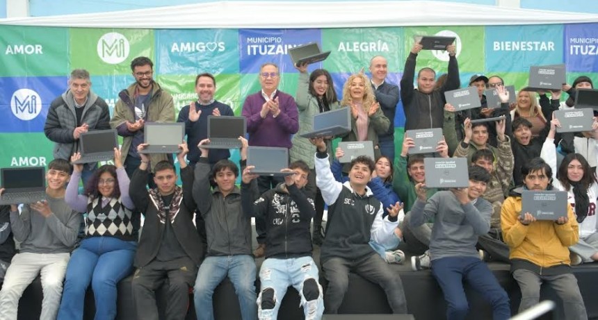 Ituzaingó: 1500 estudiantes recibieron sus netbooks del programa Conectar Igualdad 