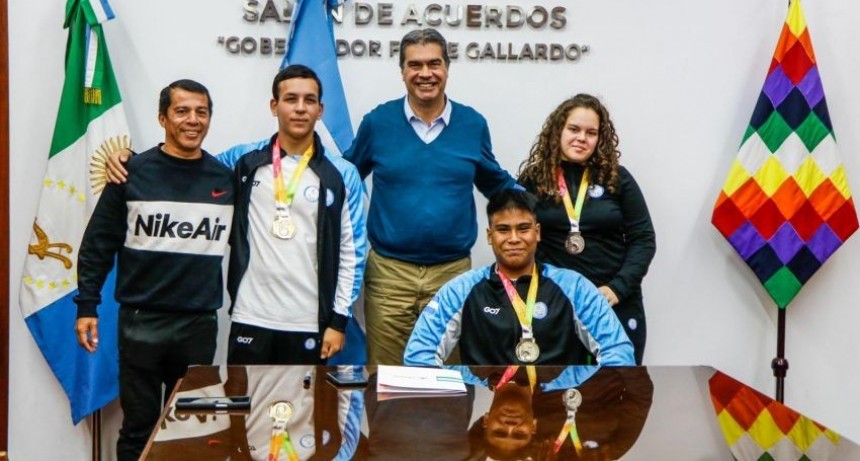 Chaco: Capitanich recibió a deportistas chaqueños que triunfaron en los Juegos Parapanamericanos Juveniles de Colombia 