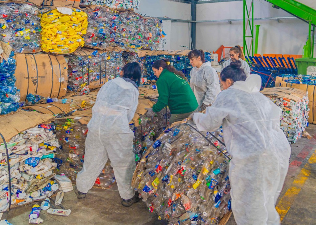 San Fernando: La Municipalidad sigue aumentando el reciclaje de plásticos para cuidar la limpieza y el medio ambiente