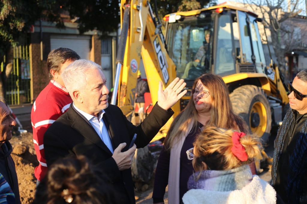 La Plata: Con asfalto, iluminación e hidráulica, Alak inició obras estructurales en Olmos 