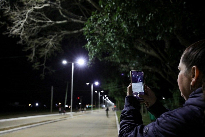 Corrientes: Valdés inauguró nuevas luminarias LED en la avenida Santa Fe de Ituzaingó