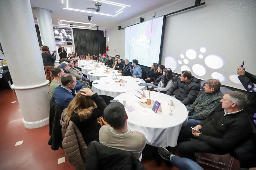 Quilmes: Mendoza otorgó certificados de habilitación municipal a 13 comercios del distrito 