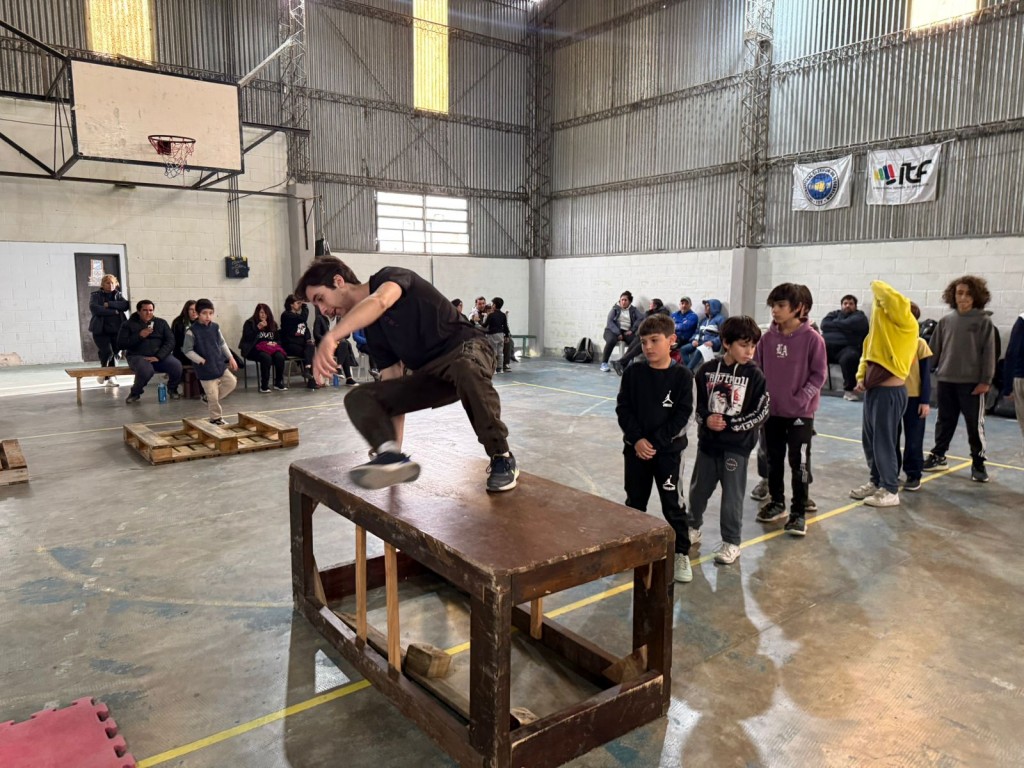 Berisso: Se realizó una nueva Clínica de Parkour en el Gimnasio Municipal