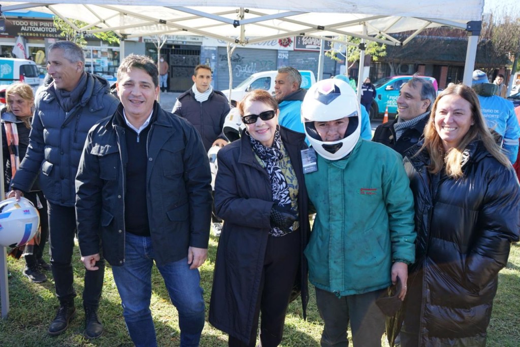 Pte. Perón: Marinuccci y Cantero entregaron pases libre y cascos a motocicletas