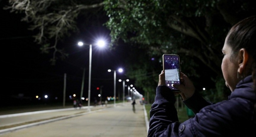 Corrientes: Valdés inauguró nuevas luminarias LED en la avenida Santa Fe de Ituzaingó