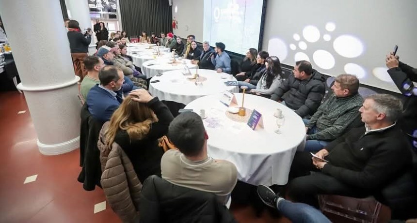 Quilmes: Mendoza otorgó certificados de habilitación municipal a 13 comercios del distrito 