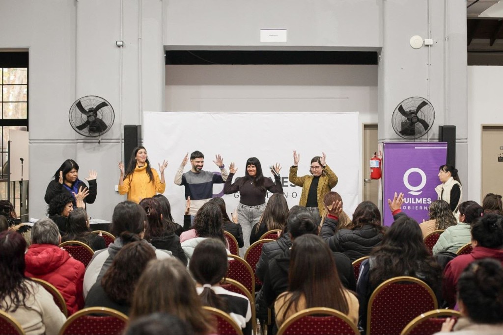 Quilmes: Se puso en marcha el tercer curso de introducci&oacute;n a la lengua de se&ntilde;a y cultura sorda