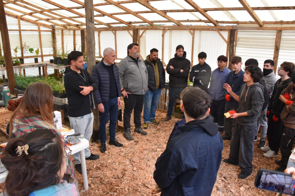 Berisso: Cagliardi recorri&oacute; el Parque Ambiental Municipal y visit&oacute; la Escuela T&eacute;cnica N&deg;2