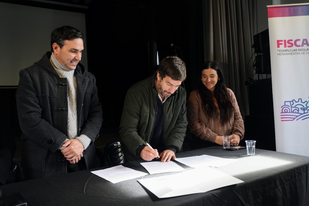 Mercedes: El Municipio firm&oacute; un convenio clave con el IPAC para fortalecer el trabajo de las cooperativas locales