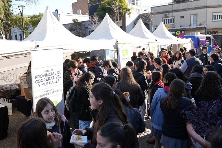 Entre R&iacute;os: El gobierno provincial despleg&oacute; en Paran&aacute; una jornada integral de servicios para la ciudadan&iacute;a