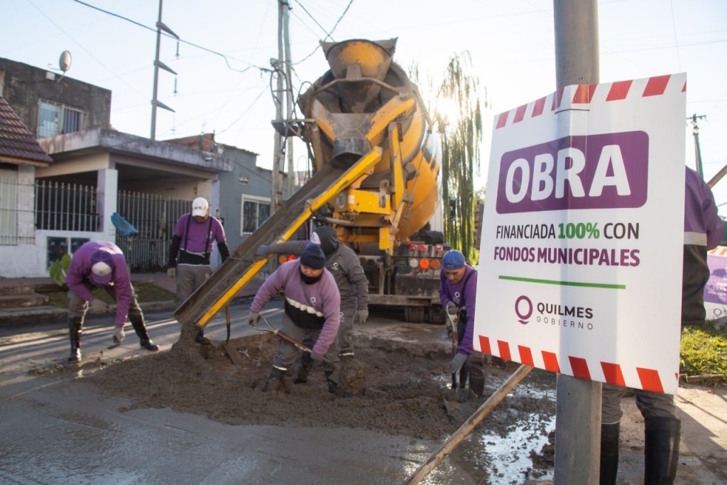Quilmes: El Municipio continua intensificando los trabajos de bacheos en el distrito 