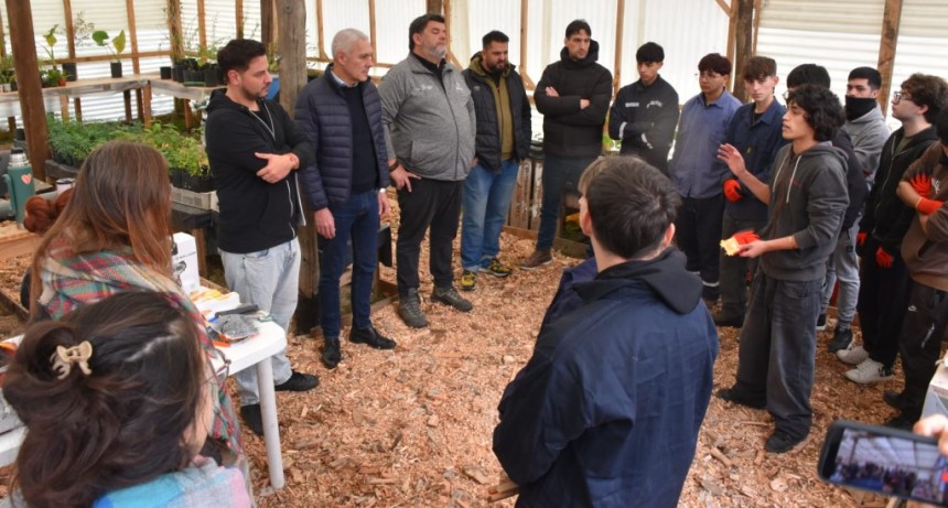 Berisso: Cagliardi recorri&oacute; el Parque Ambiental Municipal y visit&oacute; la Escuela T&eacute;cnica N&deg;2