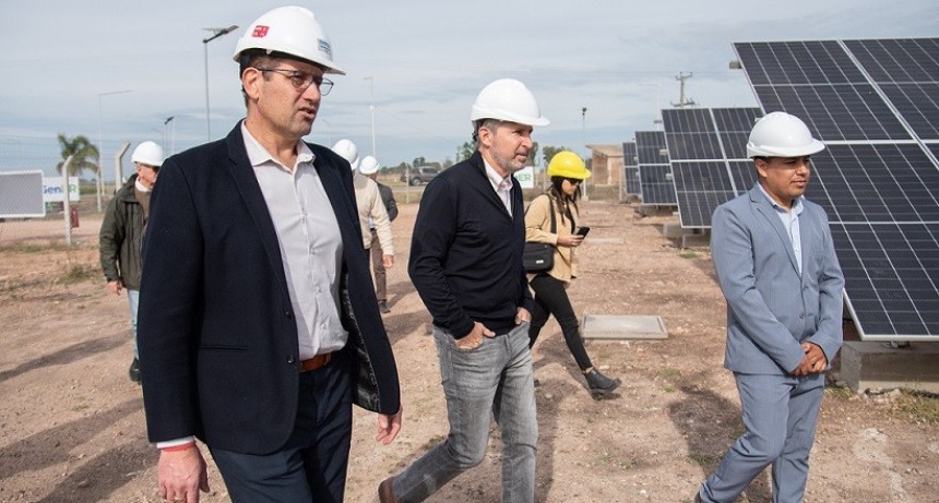 Entre R&iacute;os: Frigerio inaugur&oacute; en Arroyo Bar&uacute; un parque solar