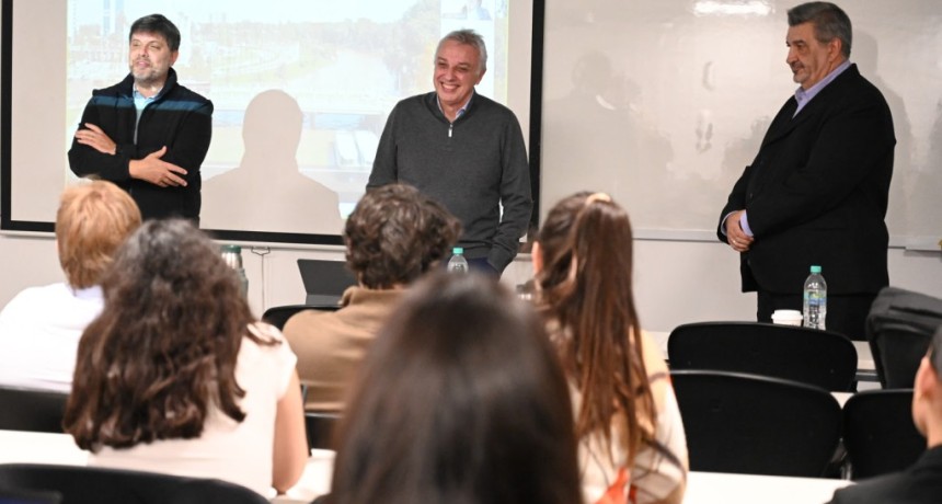 Tigre: En la UCA, Julio Zamora particip&oacute; de una charla del Programa Ejecutivo en gesti&oacute;n, liderazgo y desarrollo local