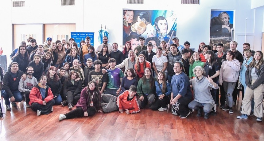 Ituzaing&oacute;: Descalzo particip&oacute; de un encuentro de j&oacute;venes del programa Envi&oacute;n