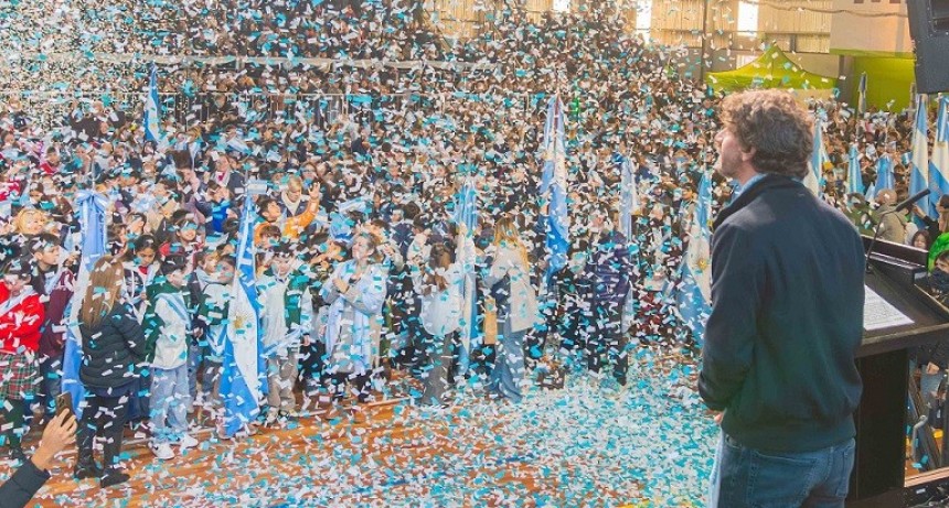 San Fernando: Juan Andreotti tom&oacute; a miles de chicos su promesa de lealtad a la Bandera