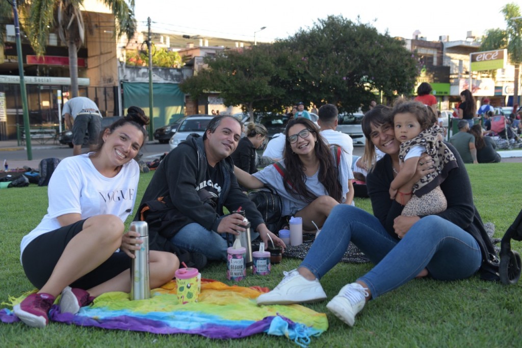 Ituzaingó celebra el día de la amistad con un show de Karina en la Plaza Eva Perón 