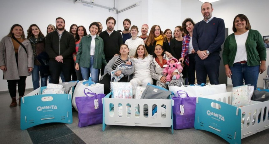 Quilmes: Mendoza y Kreplak entregaron kits del programa Qunita a familias del distrito