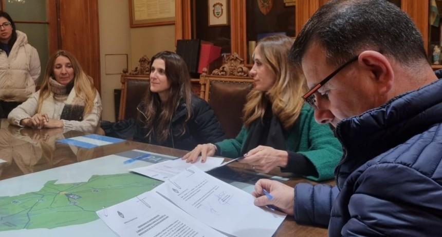 Azul: Bertellys se suscribió a un acta compromiso con la ministra Tolosa Paz