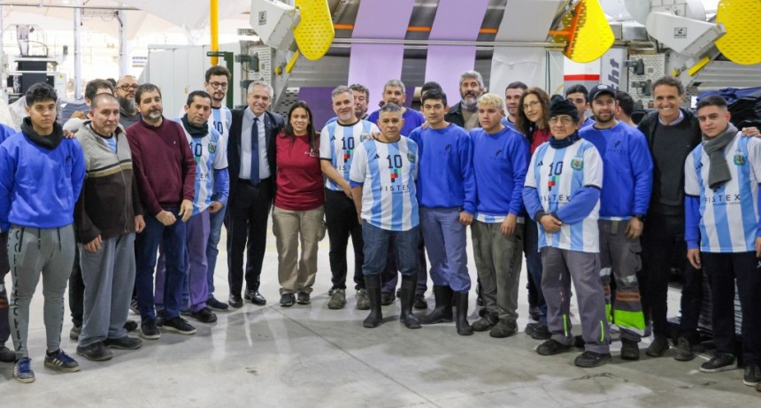 El Presidente recorrió la nueva planta tecnológica de la compañía Fistex en San Martín