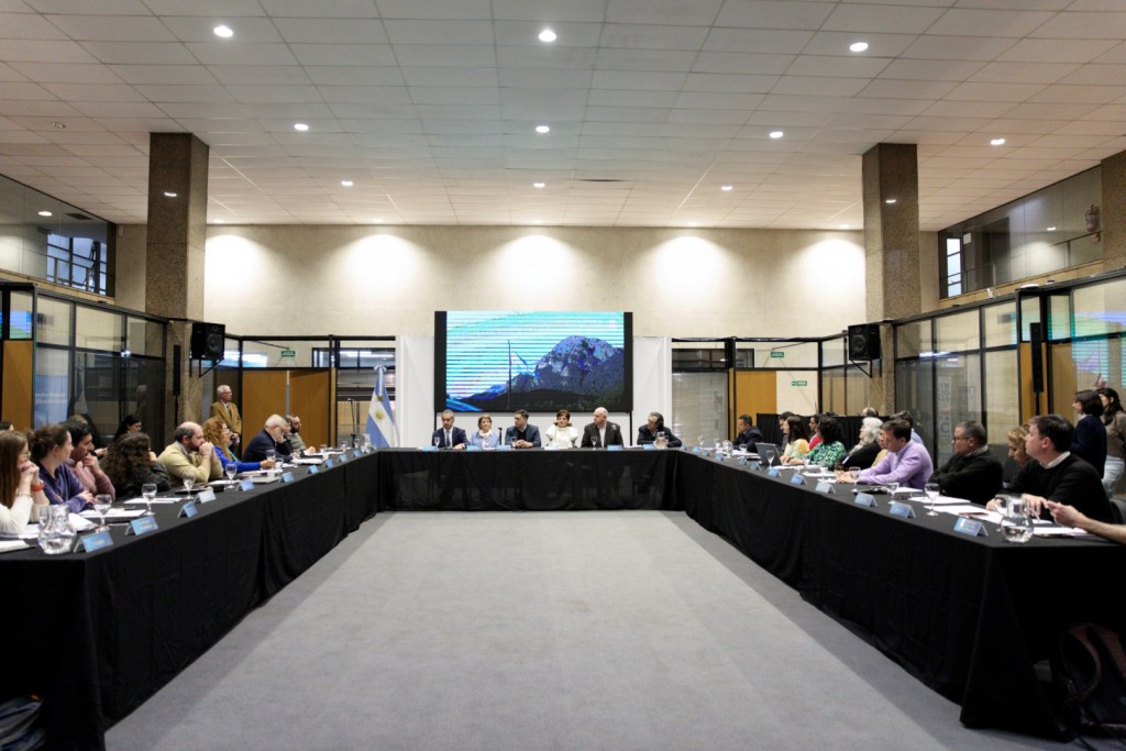 Scioli encabezó la primera reunión de la Comisión de Bosques Nativos del COFEMA