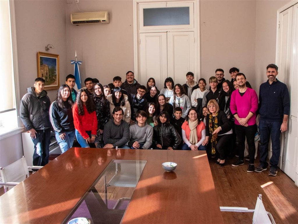 Junín: Jóvenes de Envión visitaron y recorrieron el Palacio Municipal
