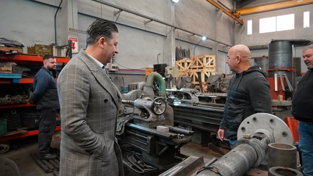 Merlo: Menéndez participó de la entrega de un molino industrial a la Escuela Tecnica N°4 