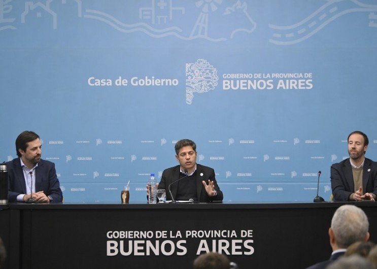 Kicillof entregó equipamiento informático para hospitales provinciales y municipales